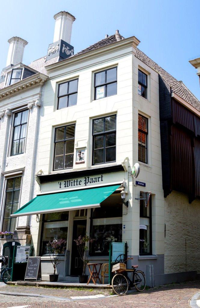 Om toestemming te geven veronderstellen Postbode Eetcafé De Zwarte Ruiter op het Witte Paart, Middelburg - Allyourz