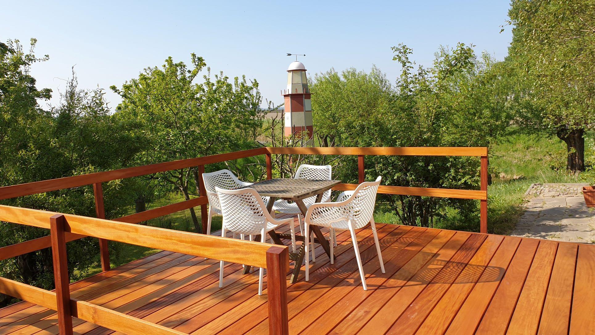 Terras achter vakantiewoning