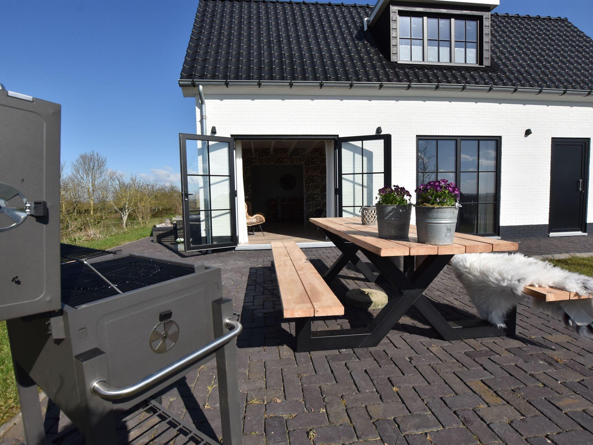 Prachtig vakantiehuis in Nieuwvliet met een terras