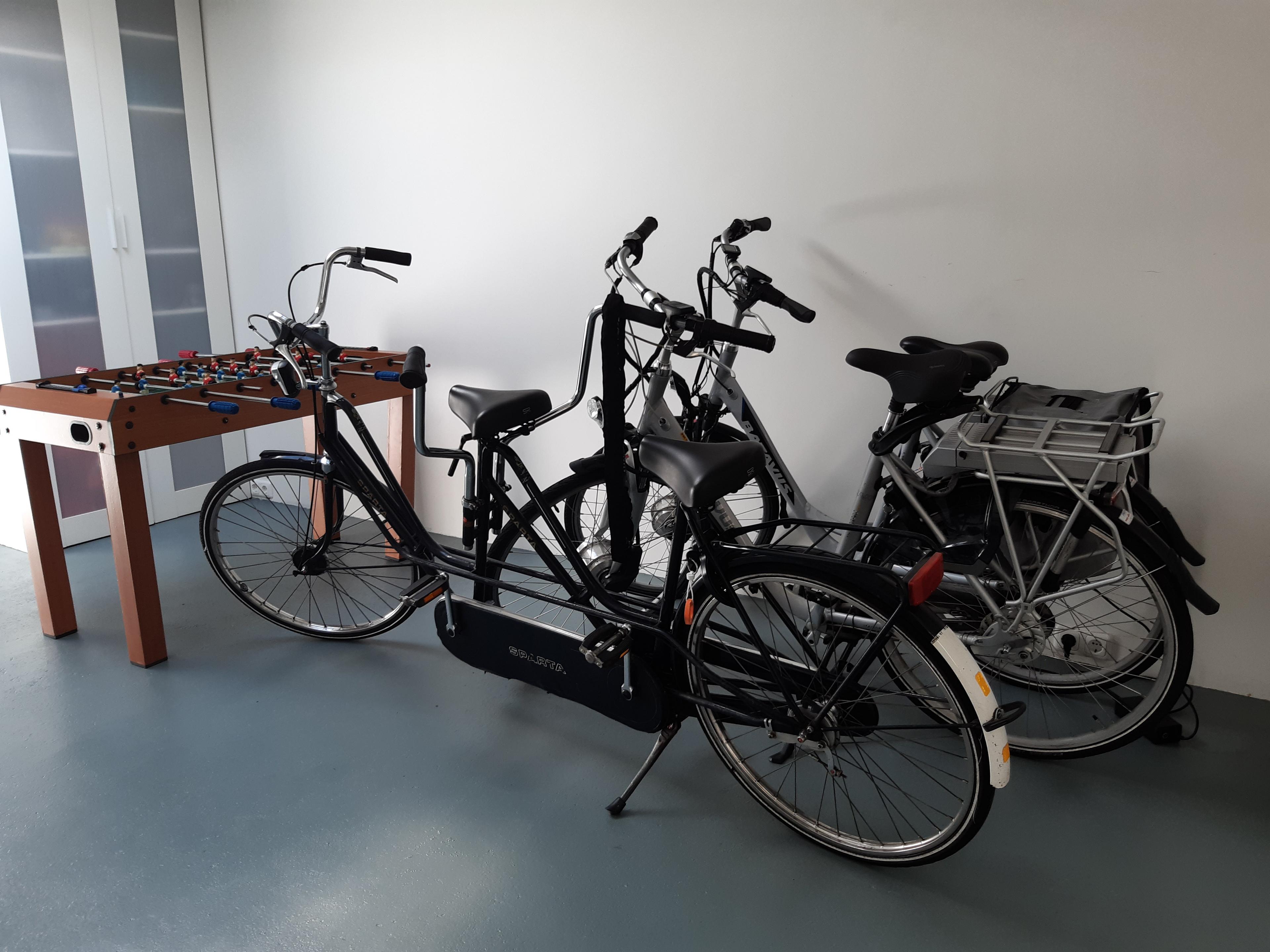 E-bikes, tandem, voetbalspel