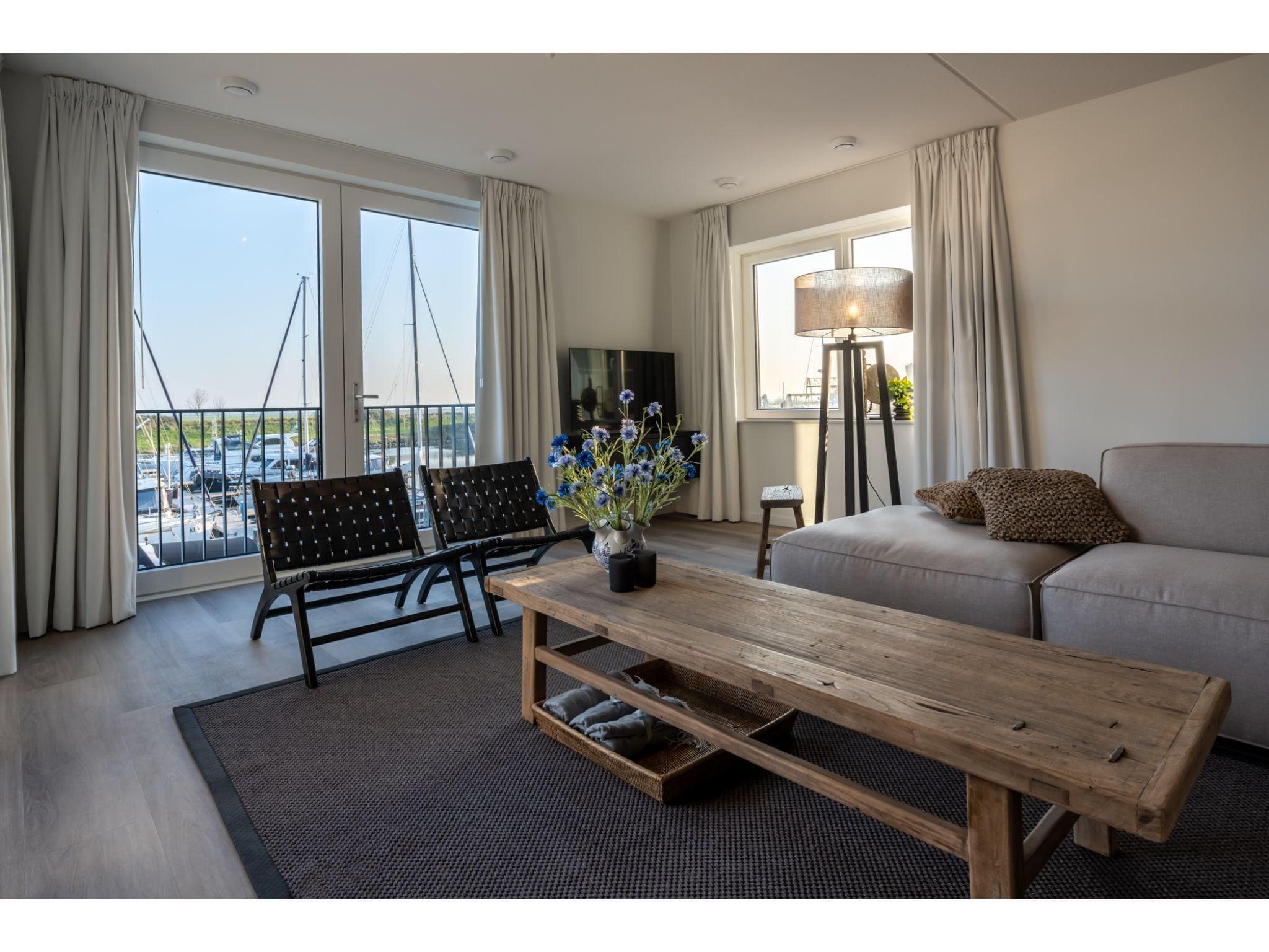 Appartement met ruim balkon en prachtig uitzicht op de levendige jachthaven