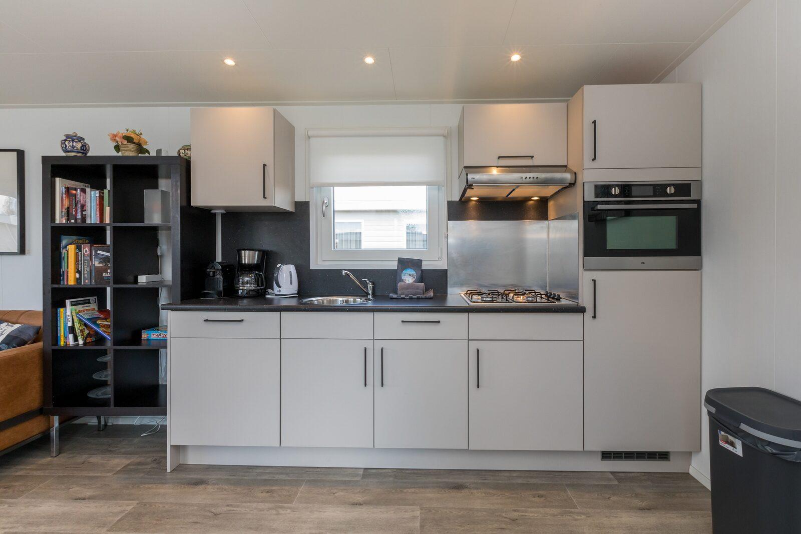 Keuken in chalet Vakantiepark Hart van Zeeland