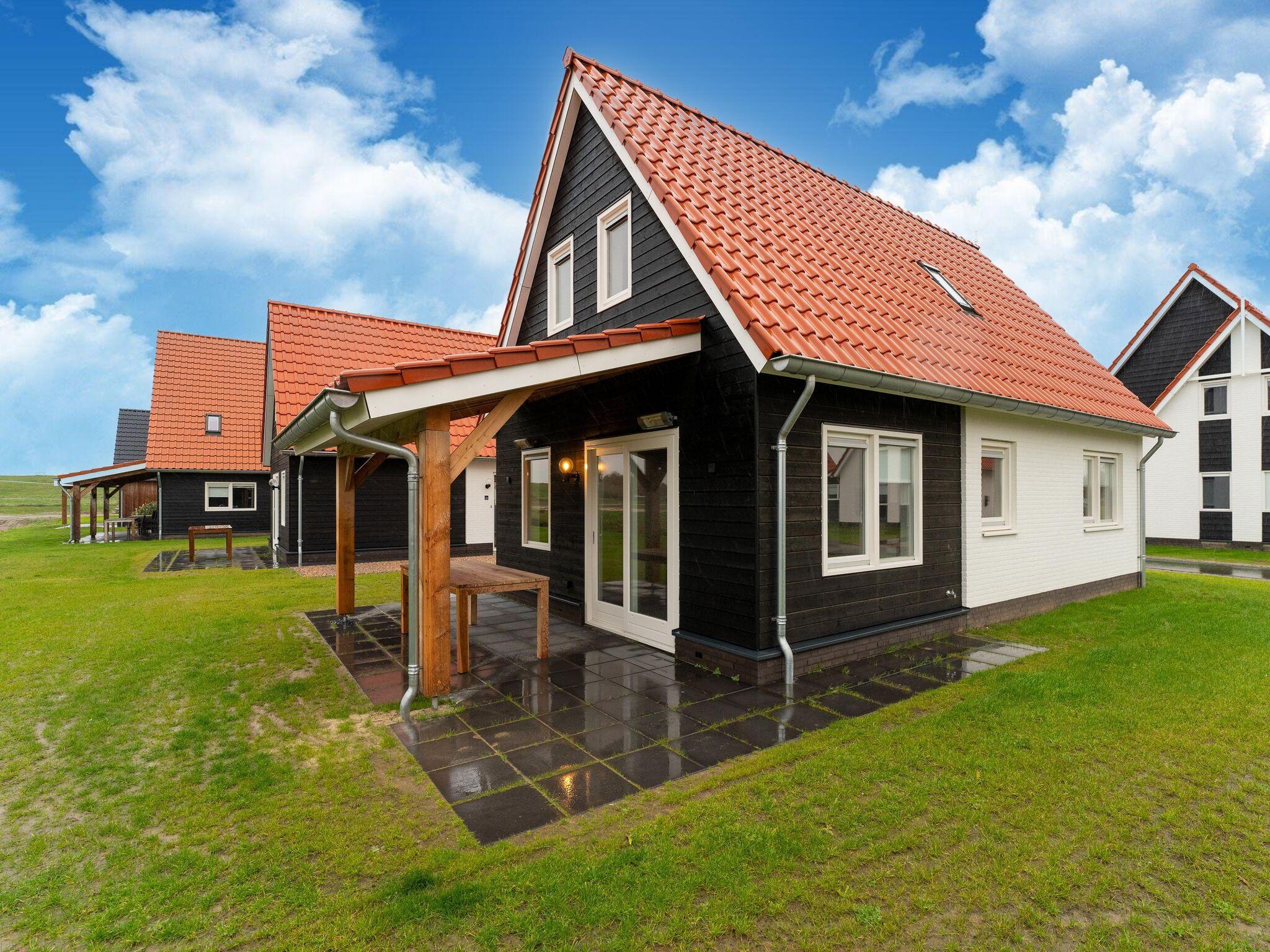 Modern vakantiehuis dichtbij zee met overdekt terras en sauna