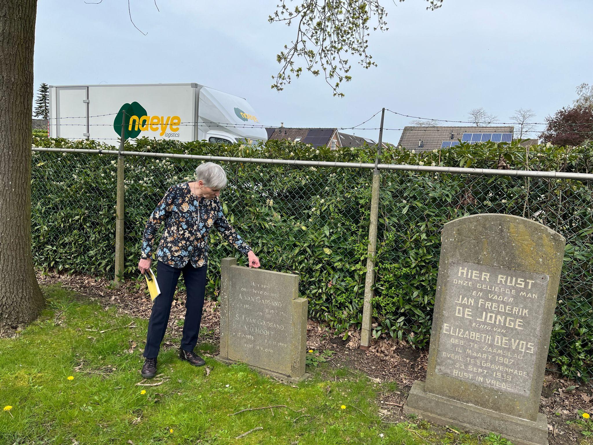 Gids Anneke van de Ree vertelt