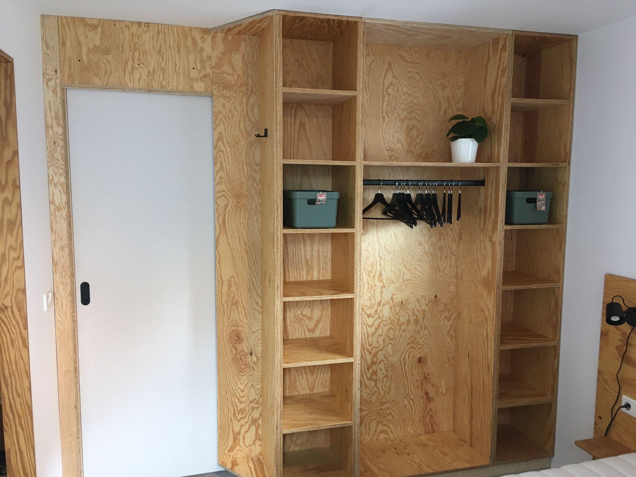 Kledingkast in slaapkamer