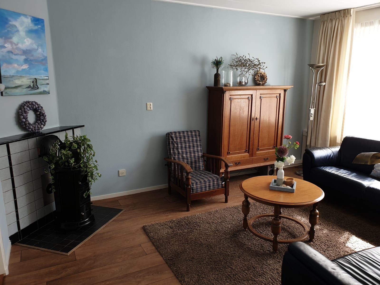 achterkamer met HD TV in de kast