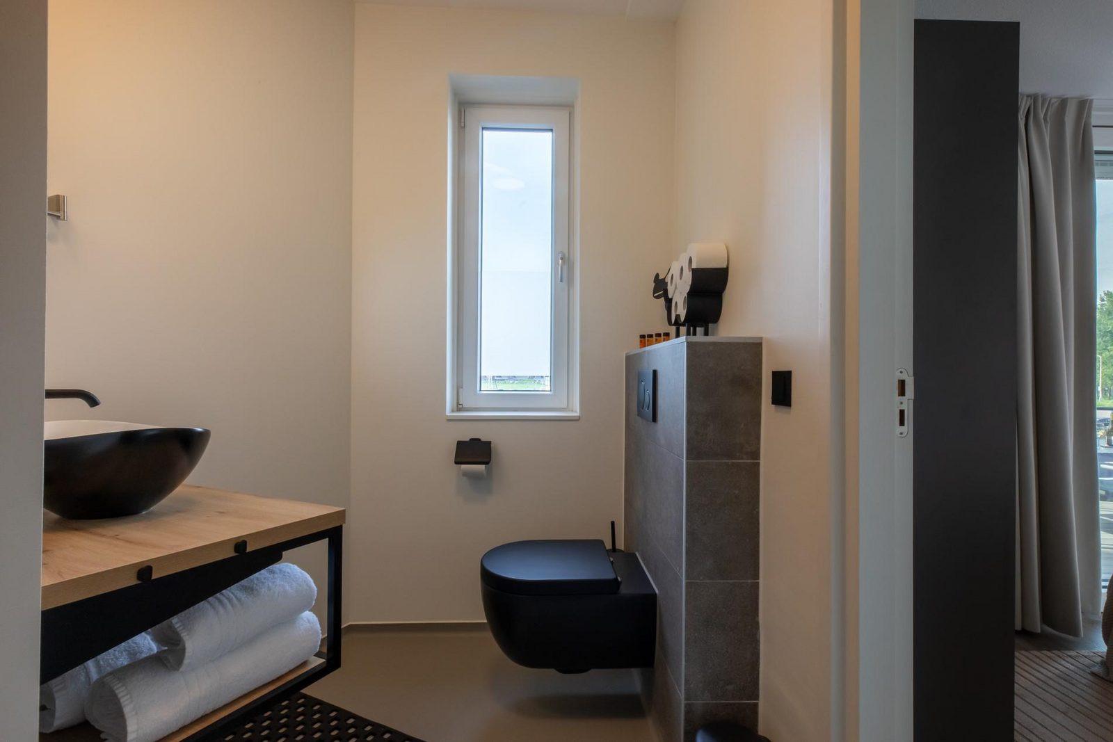 Badkamer Vista Maris - Havenweg 36-12 'Zeildroom' | Sint-Annaland