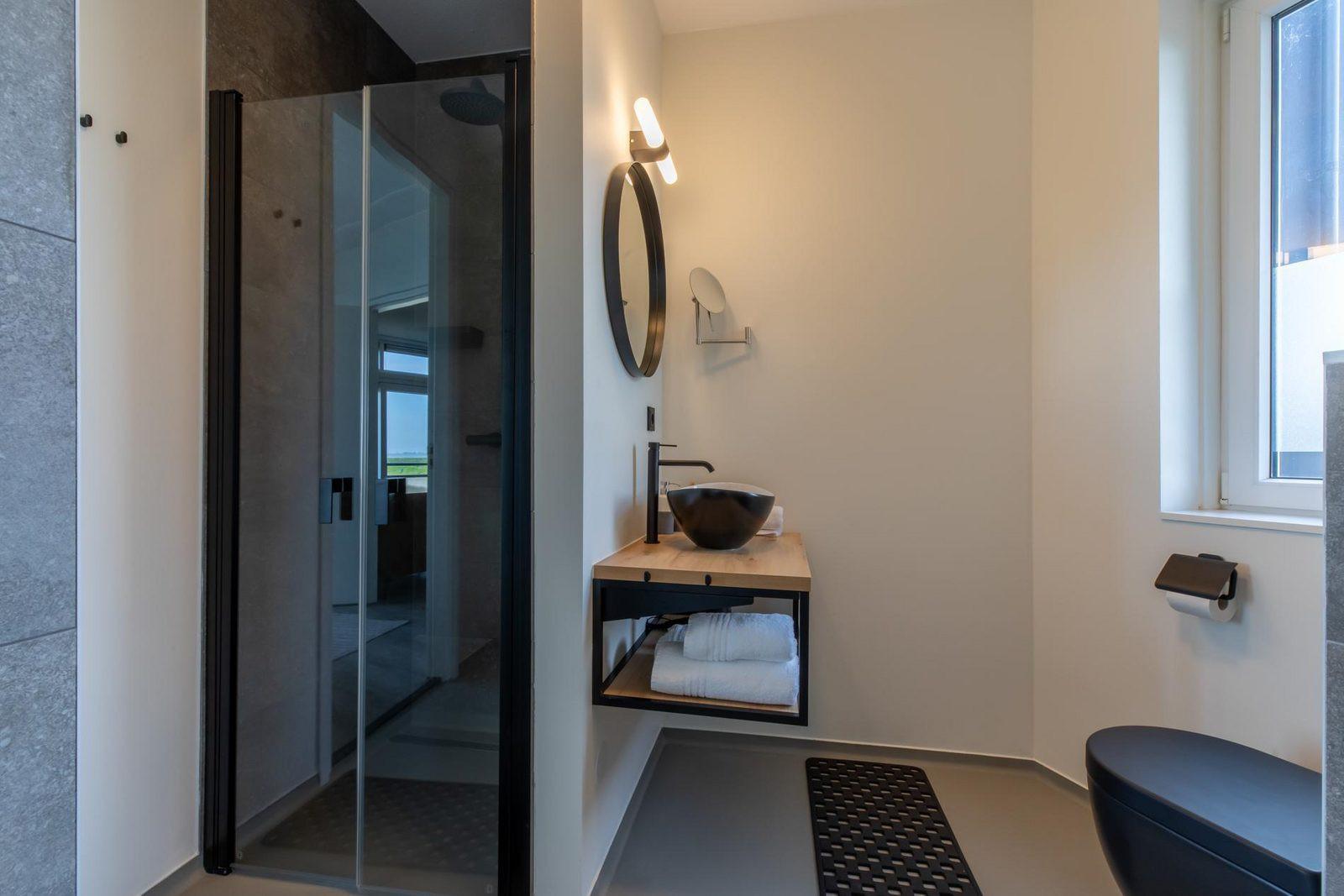 Badkamer Vista Maris - Havenweg 36-12 'Zeildroom' | Sint-Annaland