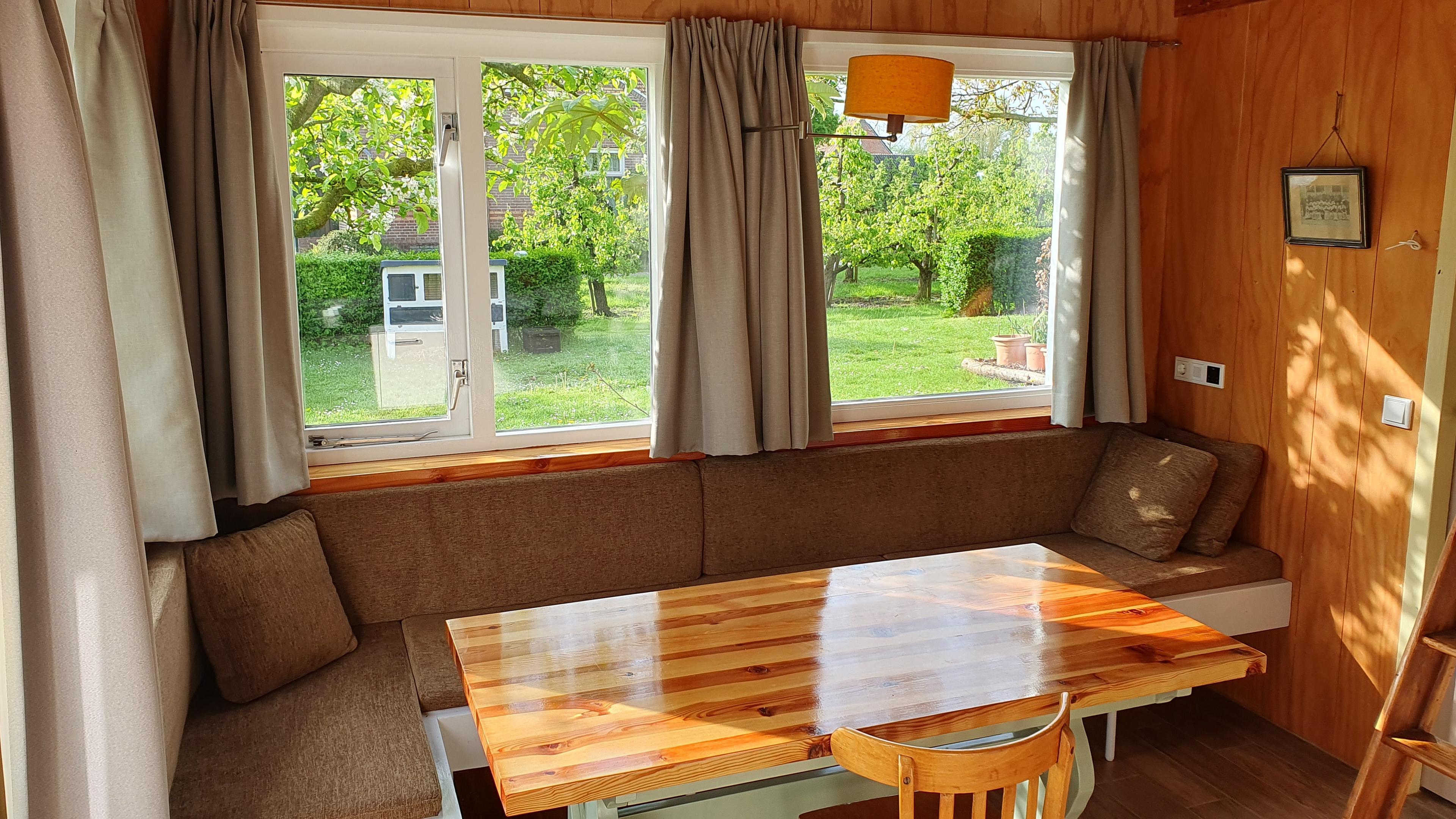 Eetgedeelte met ruime hoekbank