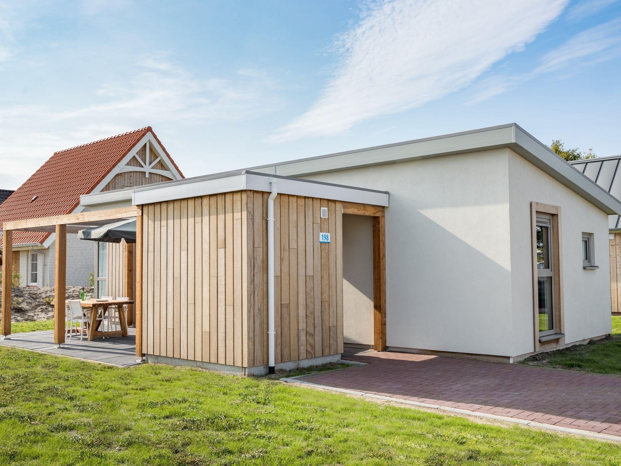 Lodge op vakantiepark in Nieuwvliet-Bad naast het strand