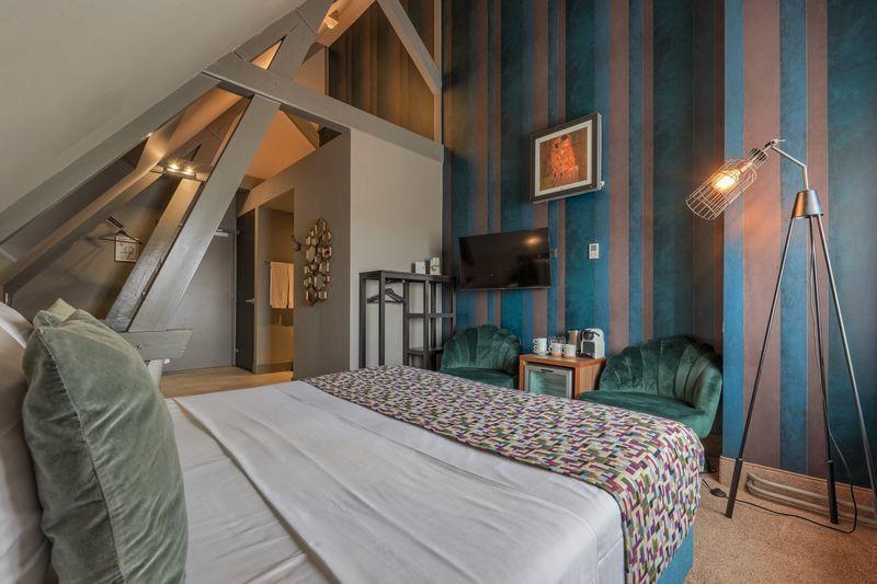 Grand DeLuxe Room #25