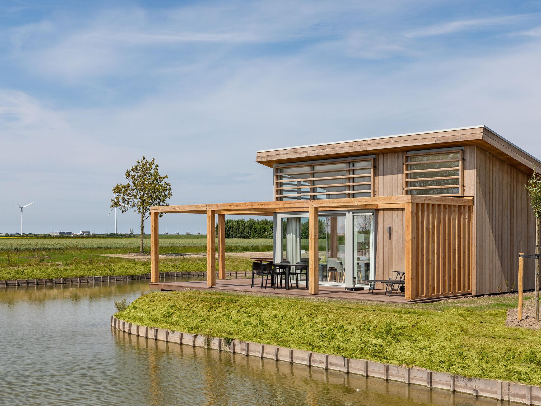 Luxe lodge op vakantiepark Water Village nabij strand