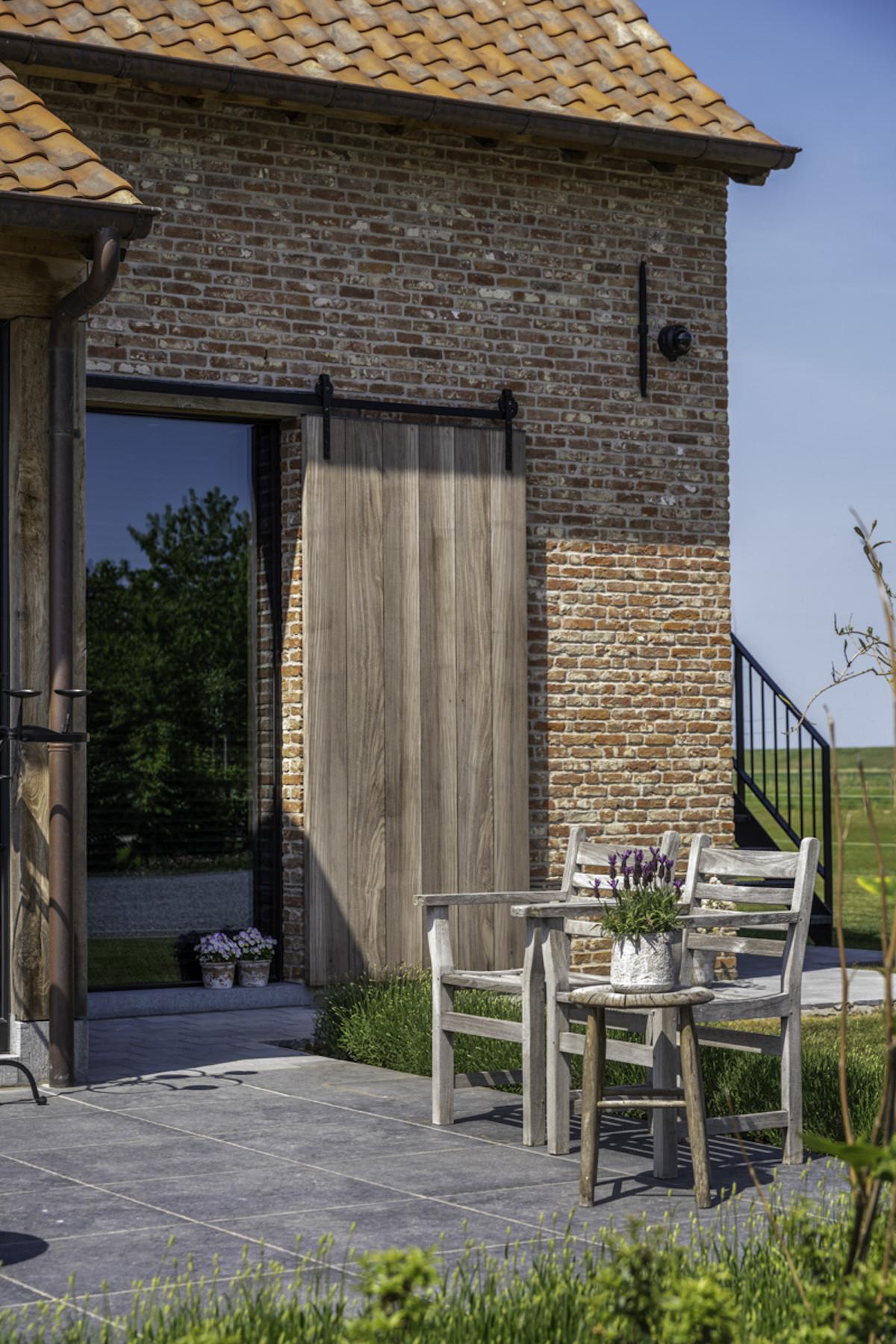 Terras vooraan B&B Het Verborgen Geluk