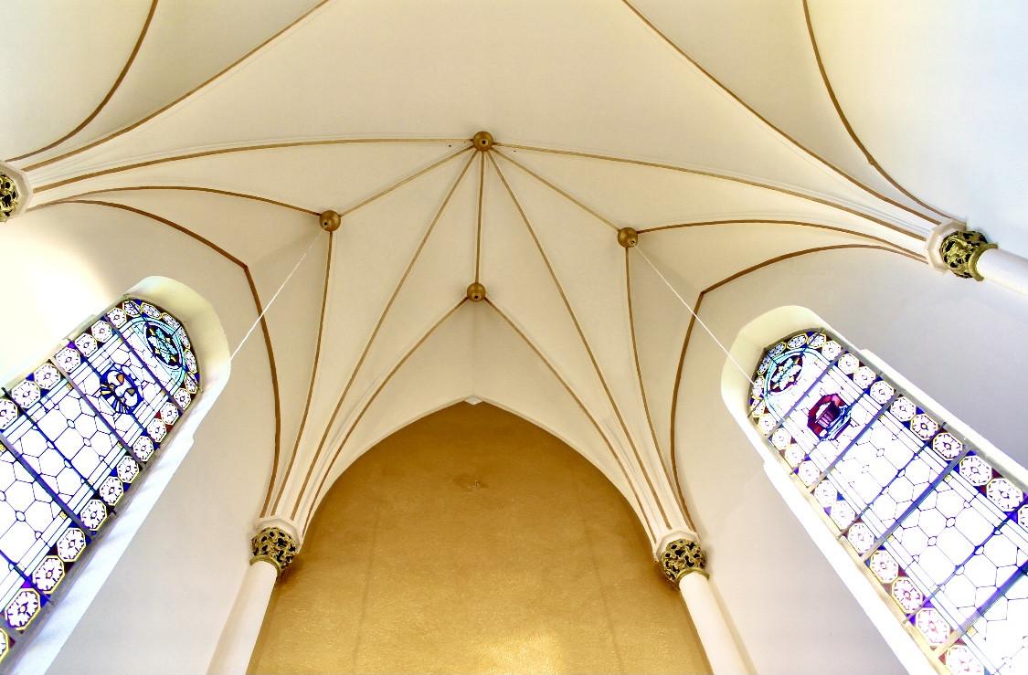 Plafond op het altaar