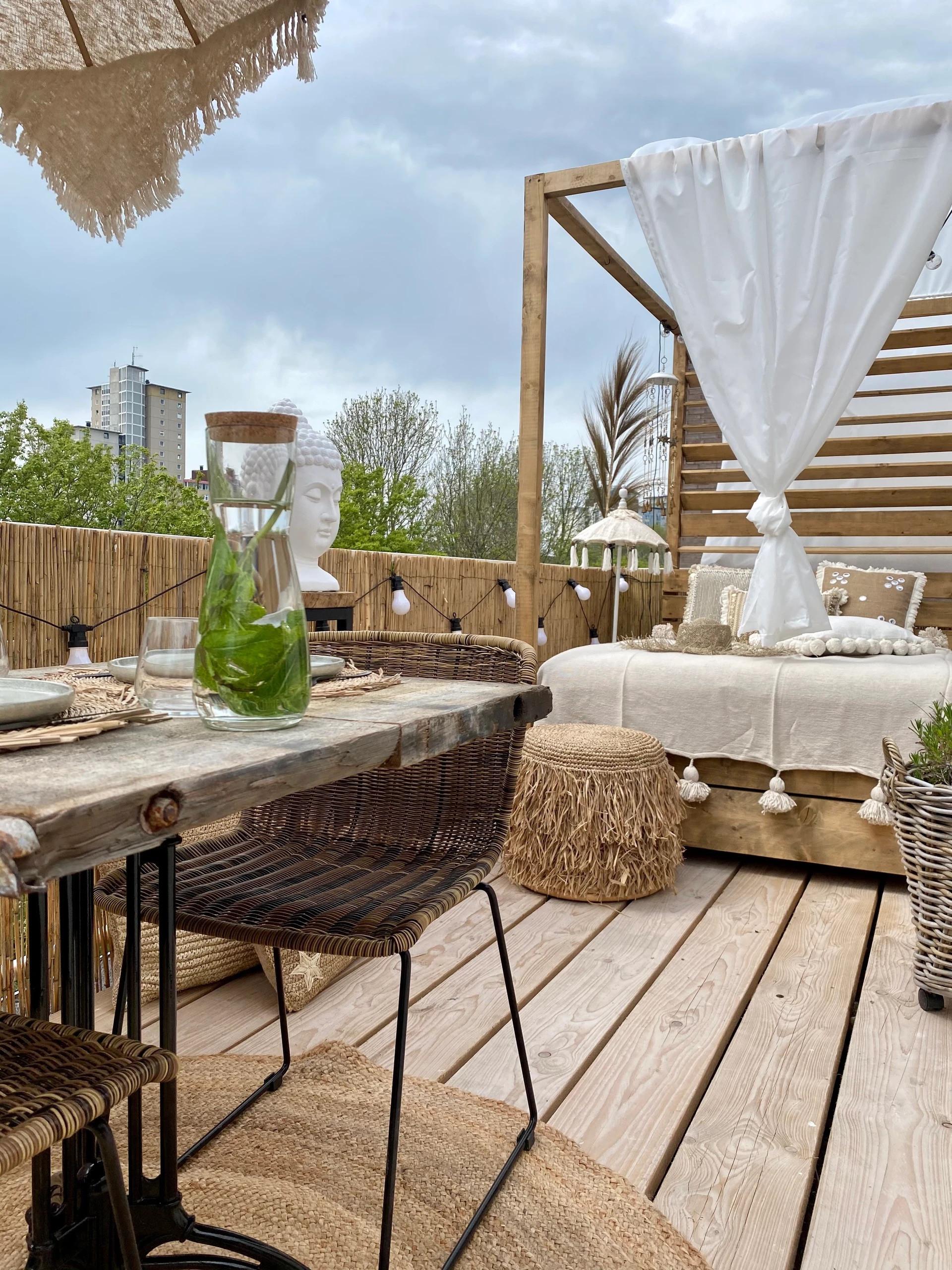 Terras van het Sfeerhuis aan zee
