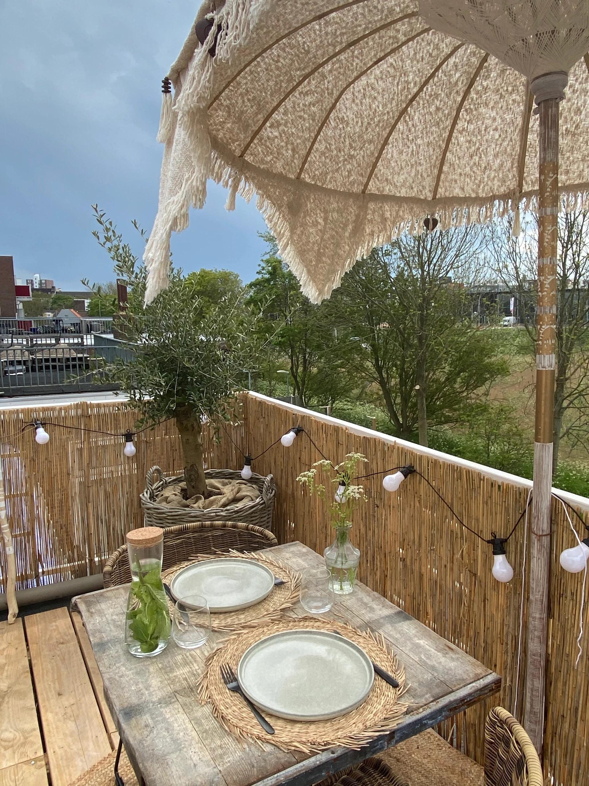 Terras van het Sfeerhuis aan zee