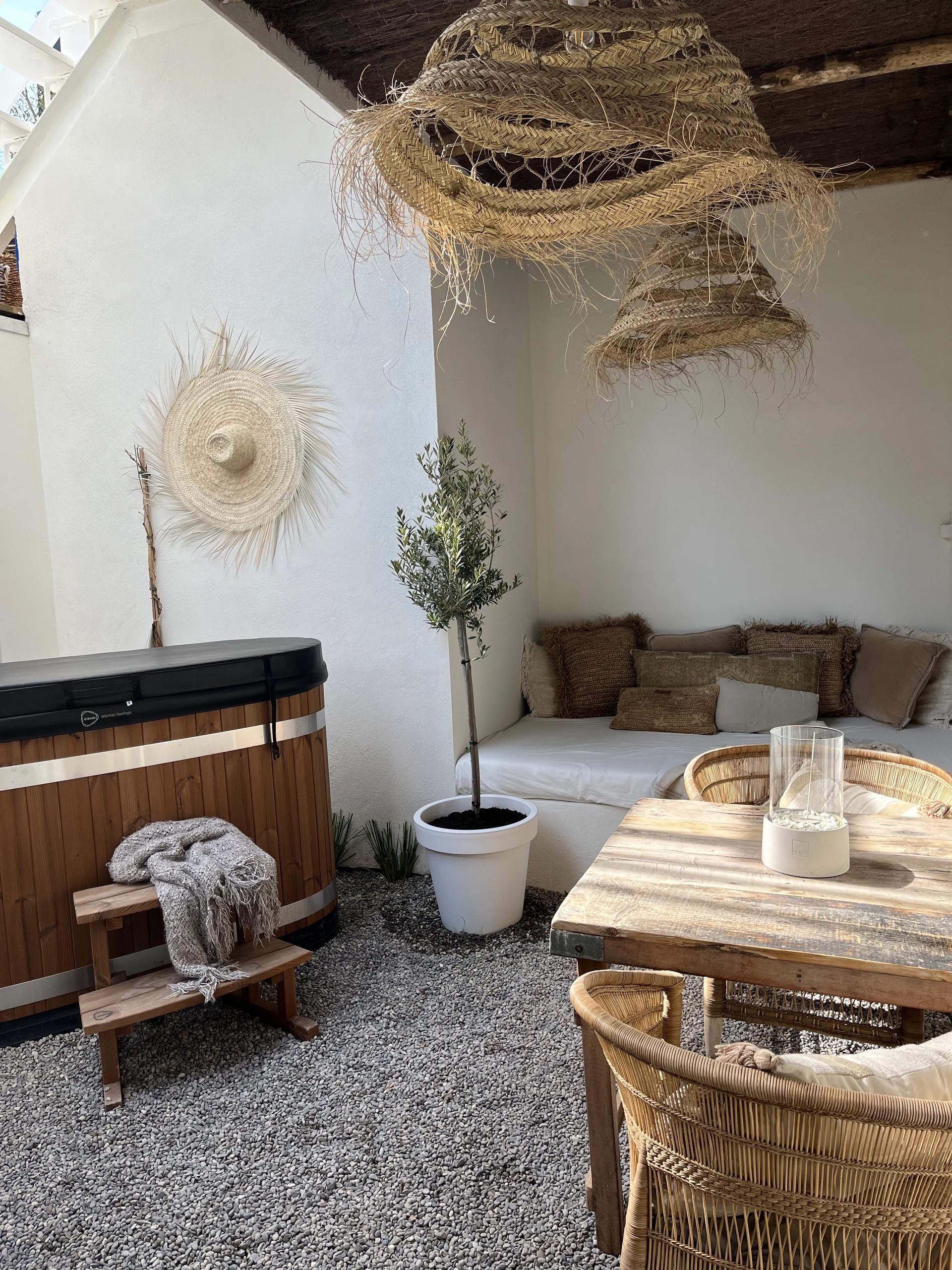 Terras van het Sfeerhuis aan zee