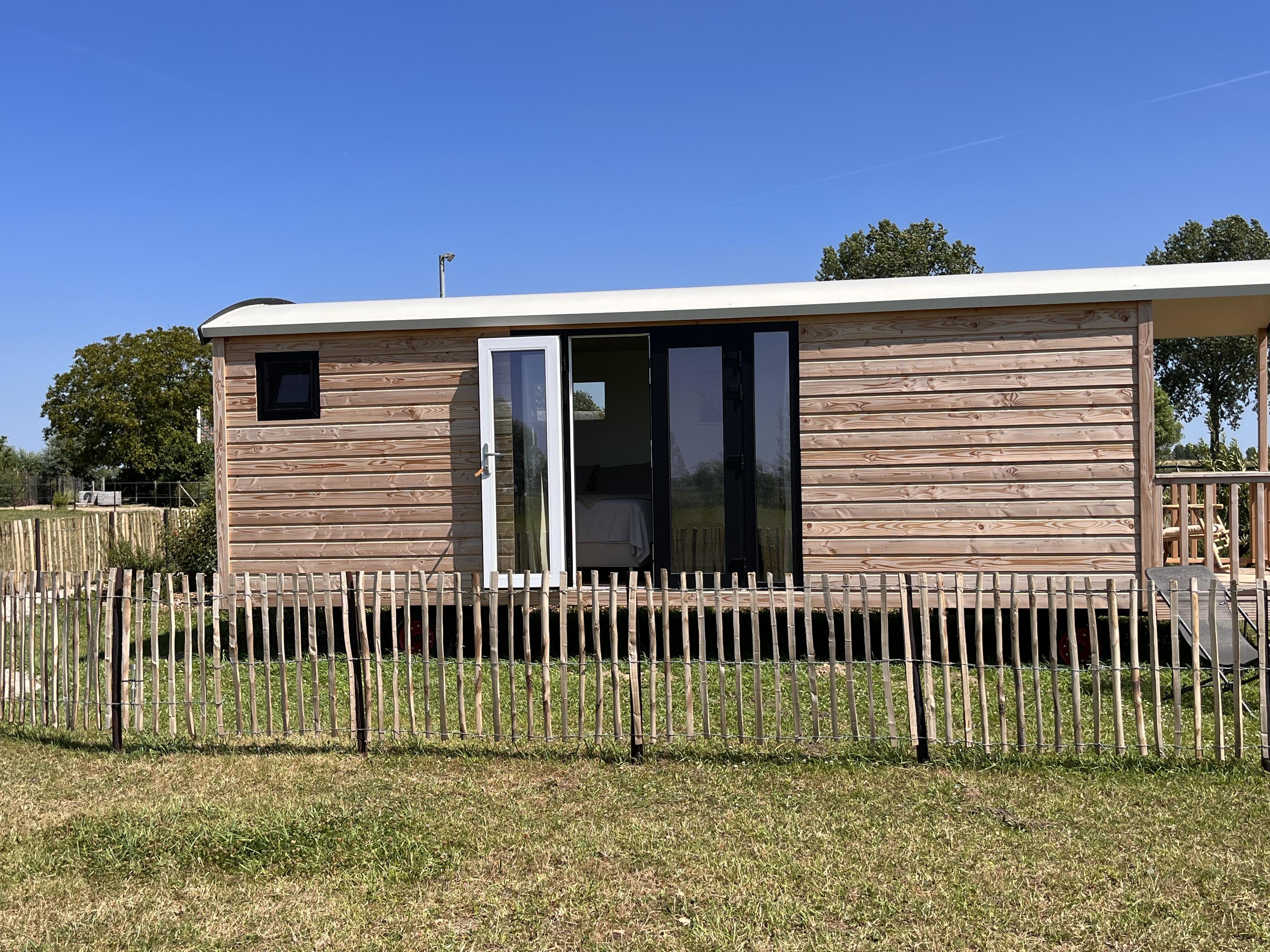 De buitenkant van de Pipowagen