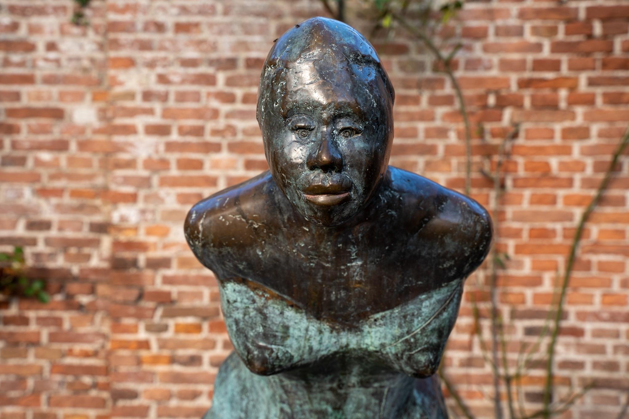Das Kunstwerk "Küssendes Mädchen" in Middelburg