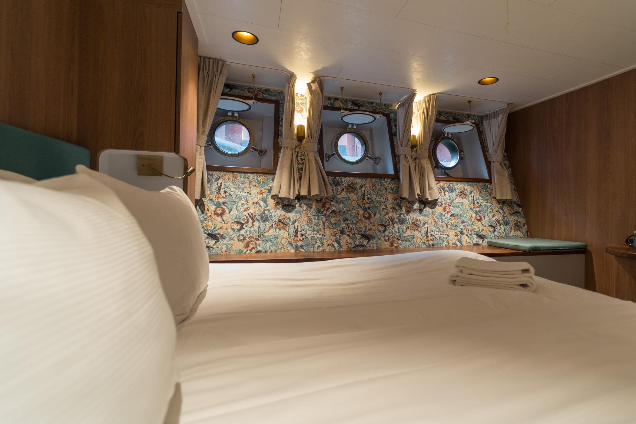 Bijzonder overnachten - Hotelboot Koningin Emma ©
