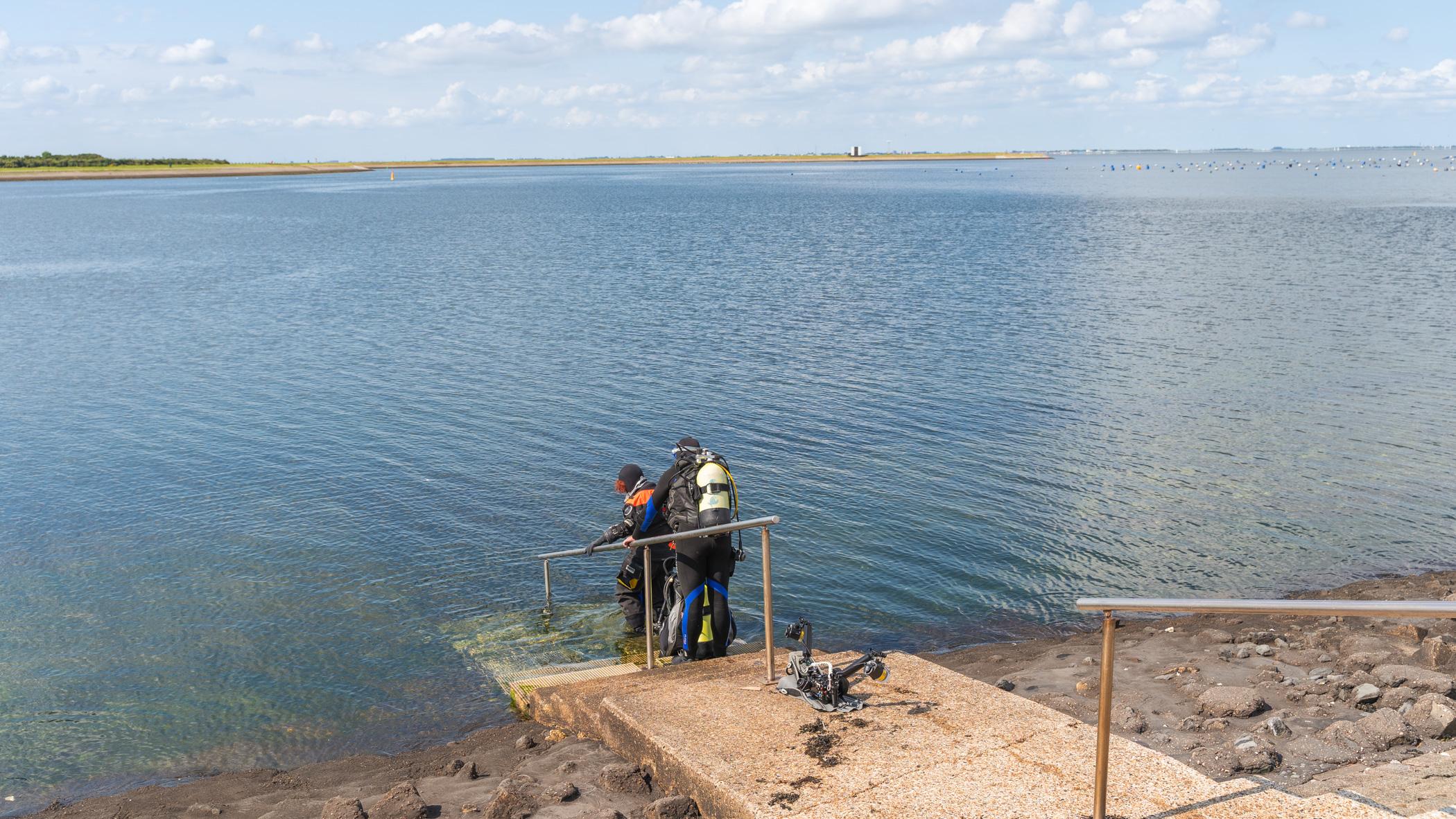 Tholen tauchen Bergse Diepsluis